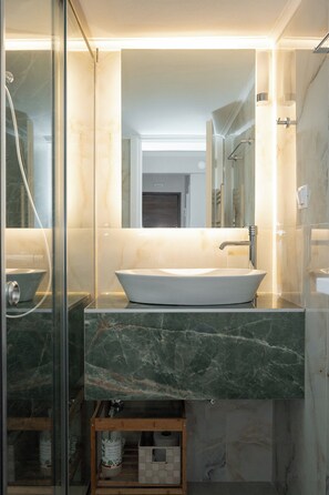 Hair dryer, towels, soap, shampoo - Margo Luxury Living 1 by 8essentially (Iraklio)