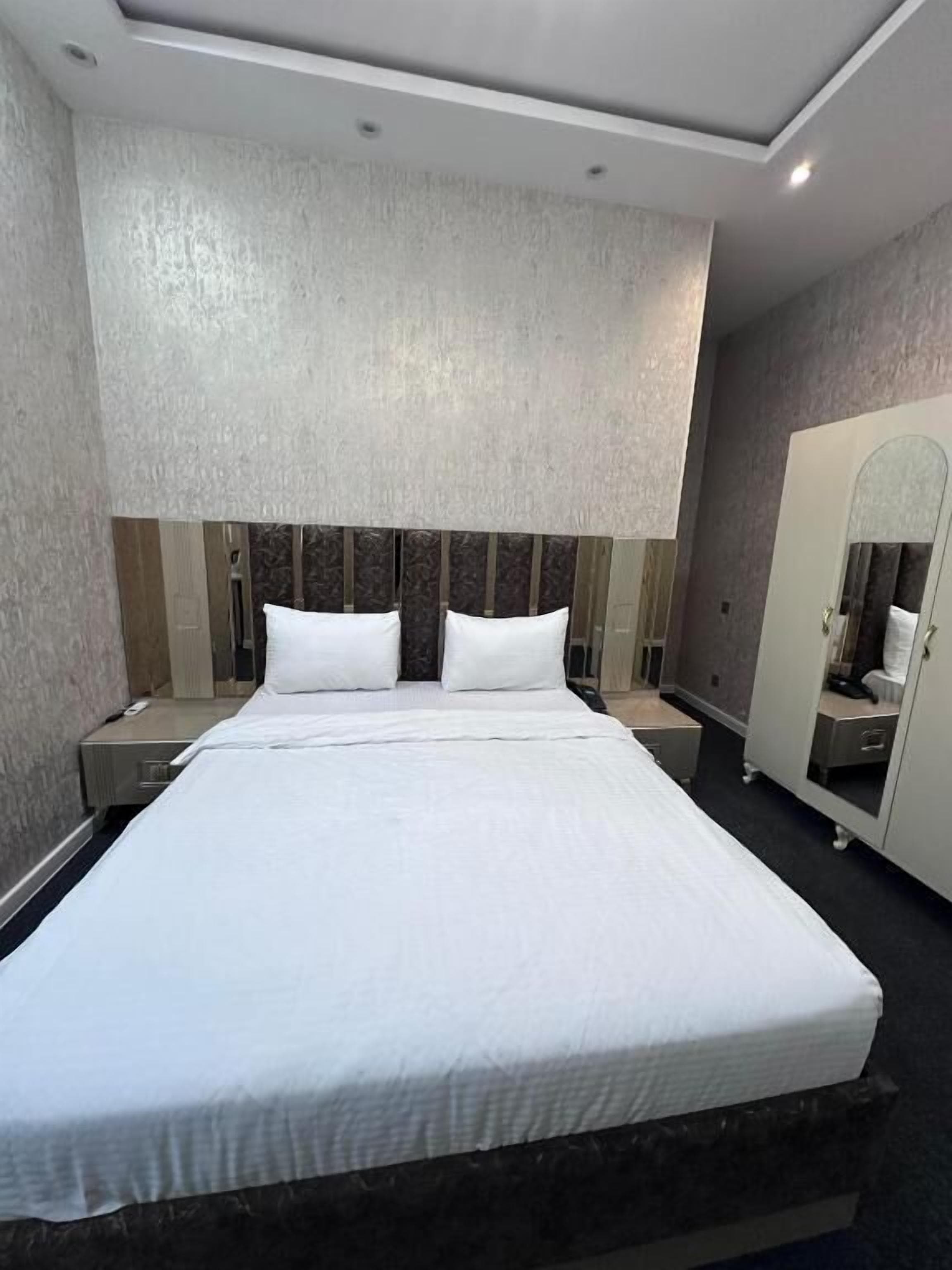 Phòng đôi Tiêu chuẩn, quang cảnh thành phố | Bộ đồ giường cao cấp, nệm Select Comfort, minibar 