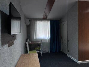 Premium bedding, minibar, in-room safe, individually decorated - Central City Hotel Baku (Baku)