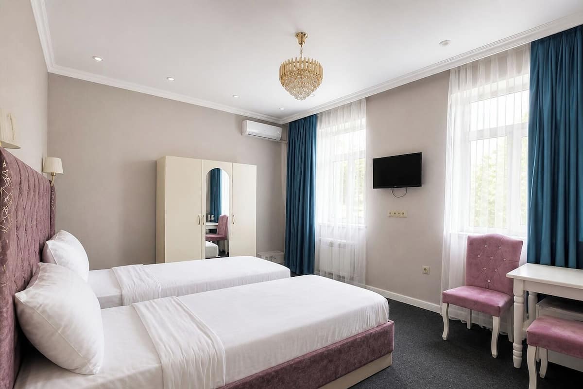Chambre Standard avec lits jumeaux, vue ville | Literie de qualité supérieure, matelas Select Comfort, minibar