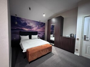 Premium bedding, Select Comfort beds, minibar, in-room safe - Central City Hotel (Baku)