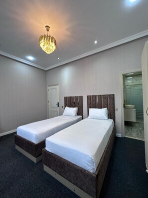 Standard Twin Room, City View | Premium bedding, Select Comfort beds, minibar, in-room safe - Central City Hotel Baku (Baku)