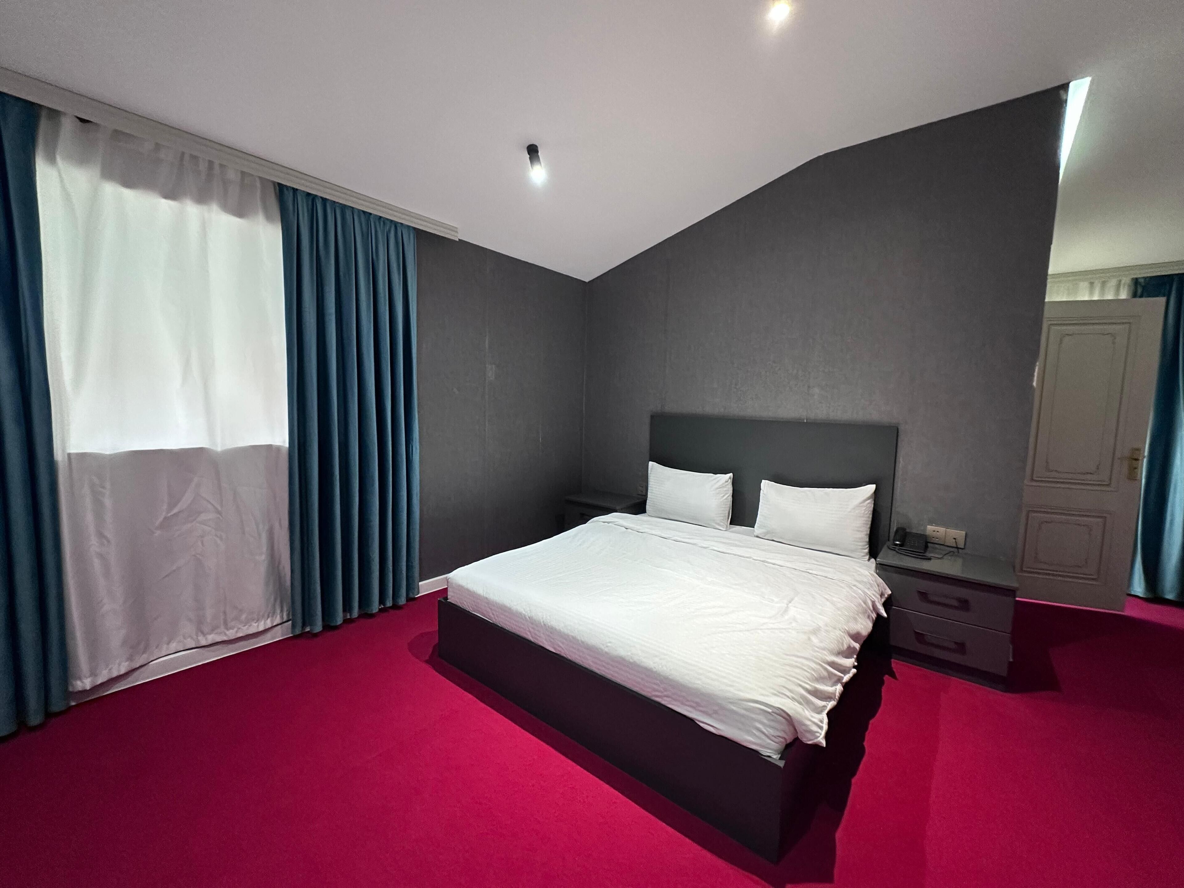 华丽客房, 城市景观 | 高档床上用品、迷你吧、客房内保险箱、特色装修