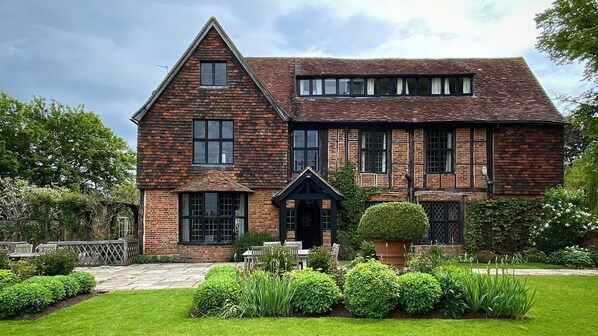 Exterior - Chalford Manor - Swimming pool, tennis court, near pub (Oxford)