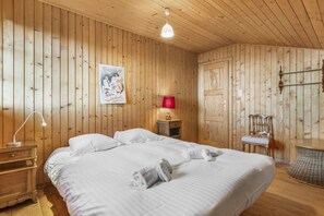 Bureau, fer et planche à repasser, Wi-Fi gratuit, draps fournis