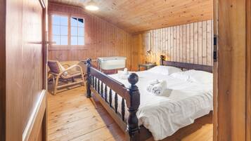 Bureau, fer et planche Ă repasser, Wi-Fi gratuit, draps fournis