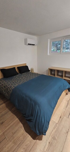 WiFi, bed sheets