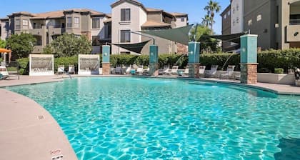 Champion's CozySuite; walk to the stadium w/ pool!