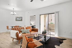 テレビ、書斎 / ワークスペース