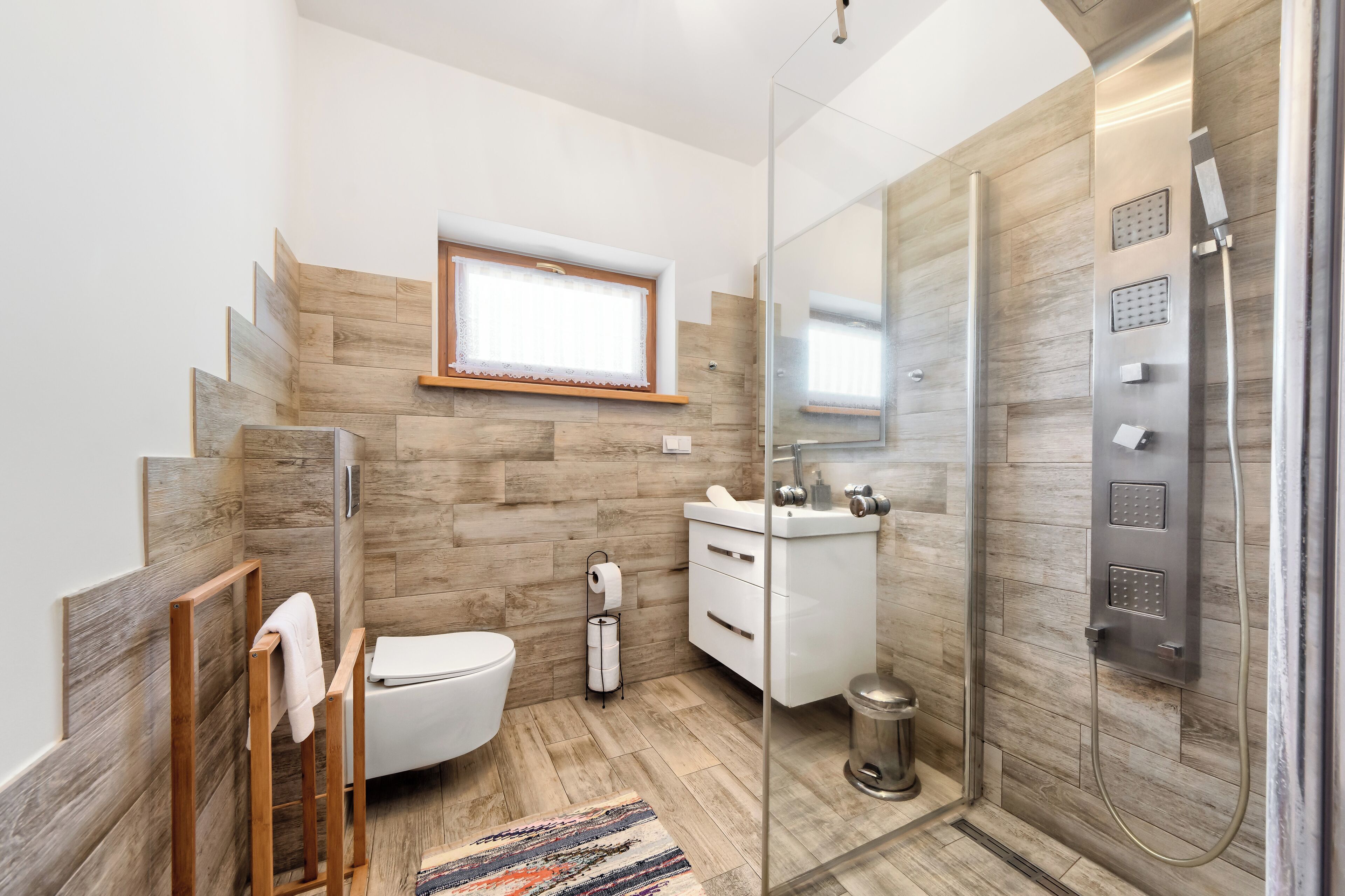 อพาร์ทเมนท์, ระเบียง, วิวสวน | ห้องน้ำ