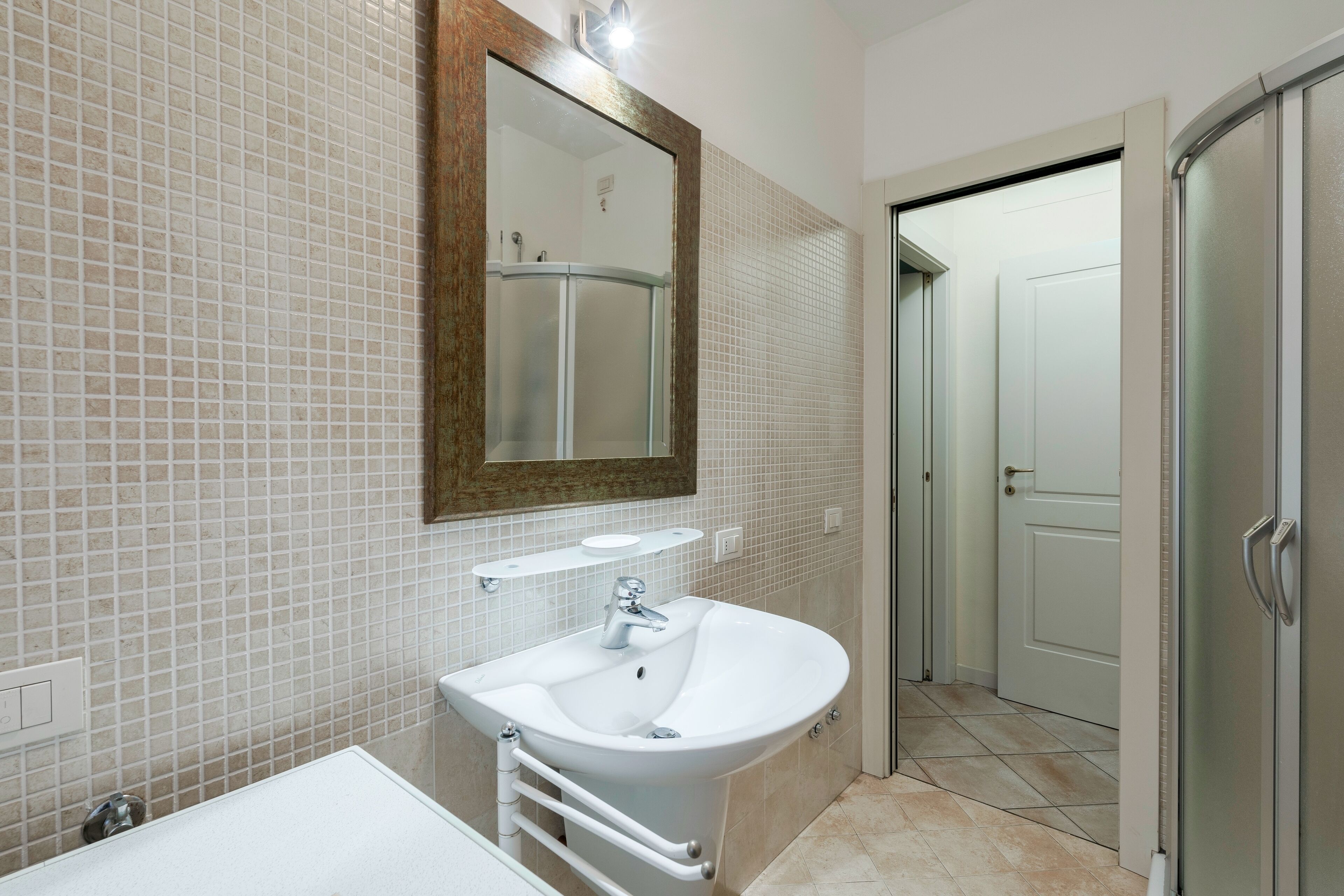 Shower, free toiletries, hair dryer, bidet