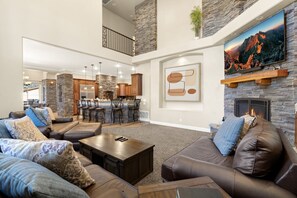 Smart TV, fireplace, video games, offices - Home Theater, Xbox, Arcade Game, Fire Pit Patio (Flagstaff)