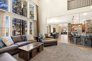 Smart TV, fireplace, video games, offices - Home Theater, Xbox, Arcade Game, Fire Pit Patio (Flagstaff)