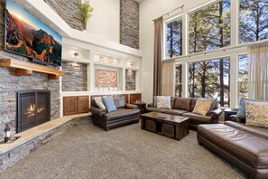 Smart TV, fireplace, video games, offices - Home Theater, Xbox, Arcade Game, Fire Pit Patio (Flagstaff)