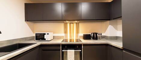 Refrigerador, microondas, horno y parrilla de estufa