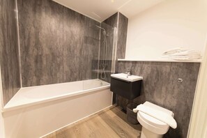 Douche, articles de toilette (gratuits), séchoir à cheveux