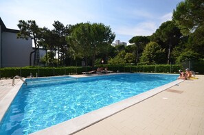 Pool - Contemporary apartment in the heart of Lido del Sole (San Michele Al Tagliamento)