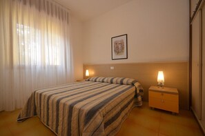 2 bedrooms - Spacious house with garden and pool (Bibione)