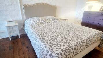 1 bedroom, iron/ironing board, travel crib, WiFi
