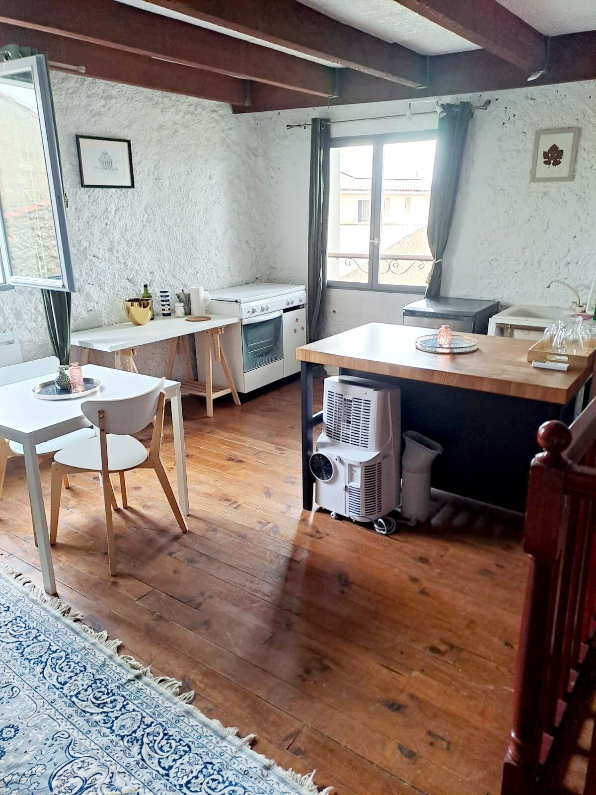 Fridge, oven, stovetop, cookware/dishes/utensils