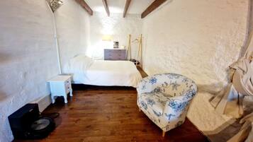 1 bedroom, iron/ironing board, travel crib, WiFi