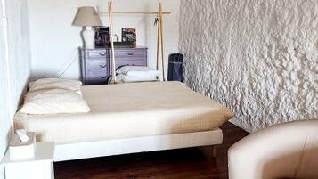1 bedroom, iron/ironing board, travel crib, WiFi