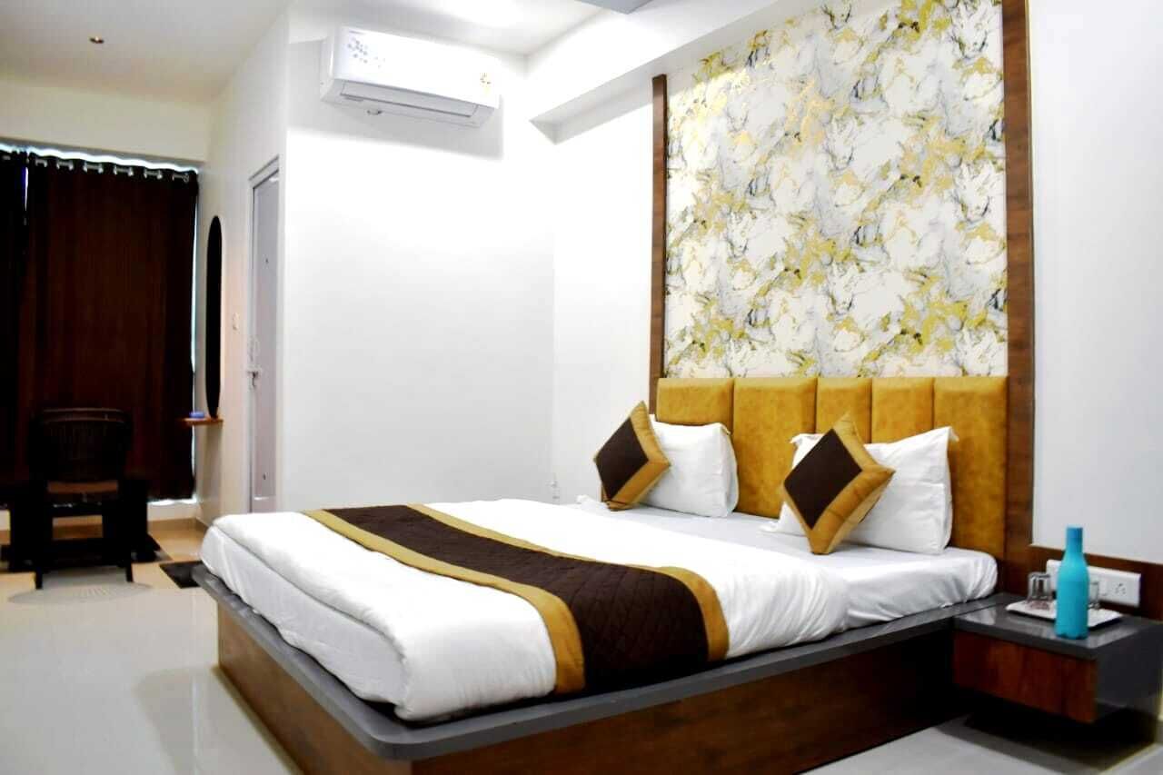 Deluxe Room, City View | Egyptian cotton sheets, premium bedding, memory-foam beds, desk