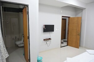 Deluxe Double Room, City View