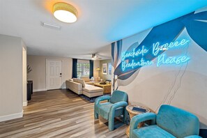 TV, lareira, escritórios