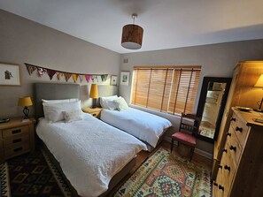 1 slaapkamer, een strijkplank/strijkijzer, wifi, beddengoed