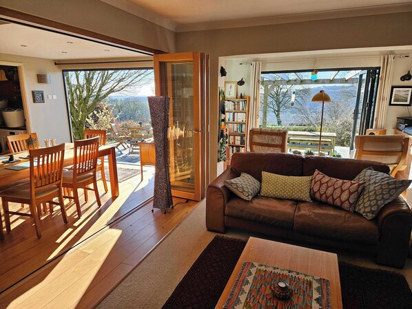 Televisie en een open haard