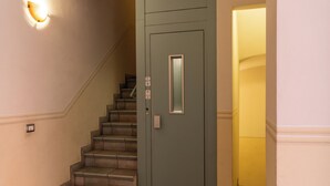 A staircase leading to a door with a frosted glass panel. - FREEDOM INDUSTRIAL CENTRALLY LOCATED FOR FAMILIES AND WORKERS (Parma)