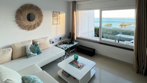 Unclassified image, 5 of 10, button - Beautiful apartment on the bay of Roses facing the beach of Almadrava- Lle (Roses)