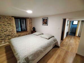 2 間睡房、熨斗/熨衫板、床單