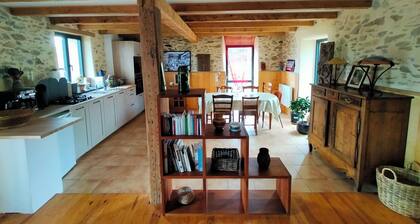 A small house above the meadows. Light, space and silence.