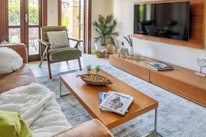 Appartement, 2 chambres, balcon, vue jardin | Salle de séjour