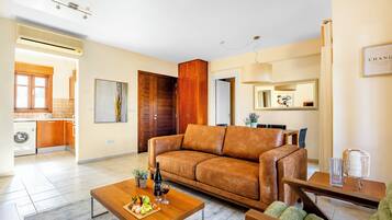 Căn hộ, 2 phòng ngủ, hiên | Phòng khách