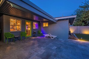 Terrace/patio - Charming Oasis in Heart of Tempe, With a Pool! (Tempe)