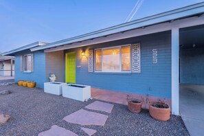 Exterior - Charming Oasis in Heart of Tempe, With a Pool! (Tempe)