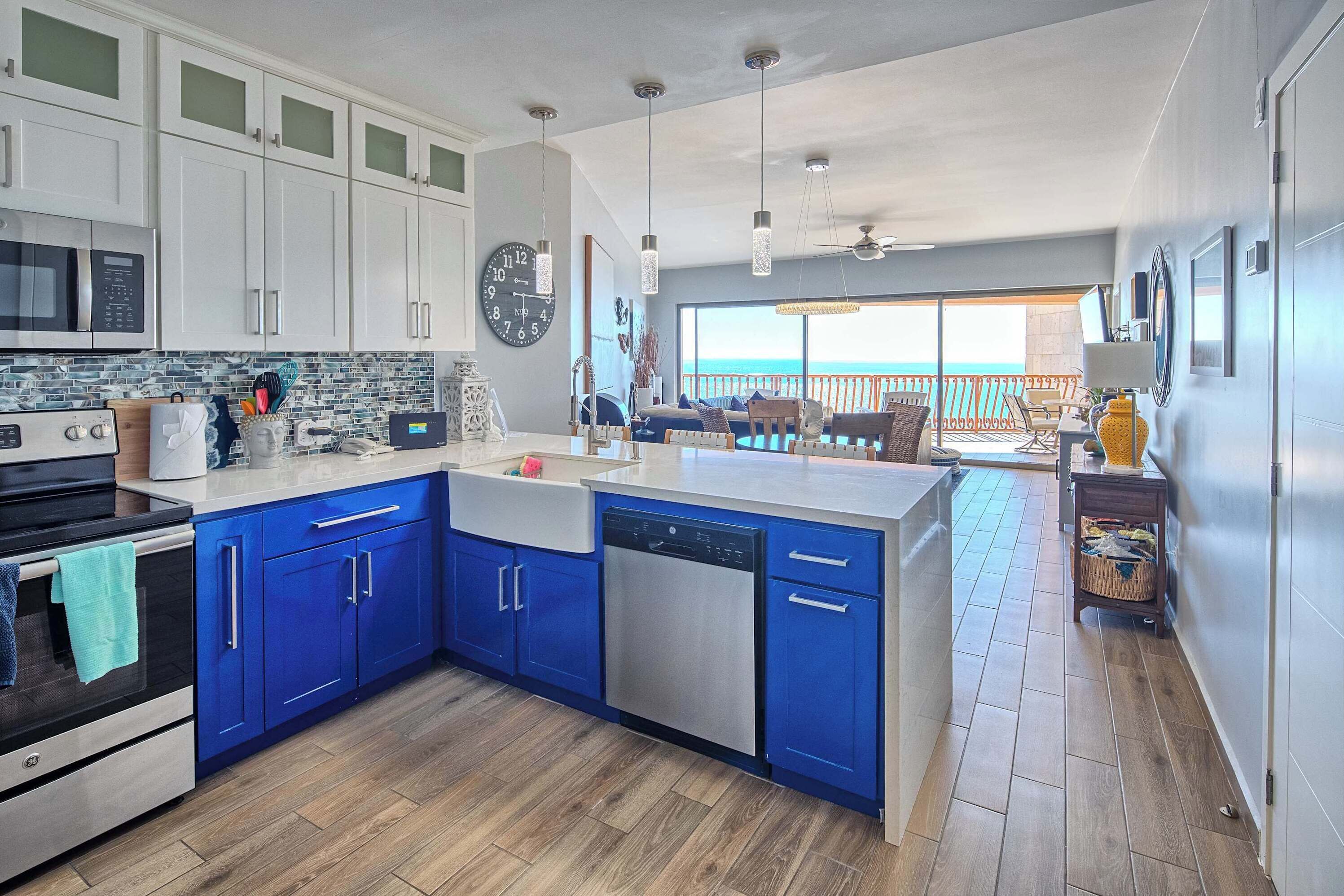 冰箱、微波炉、烤箱、炉灶