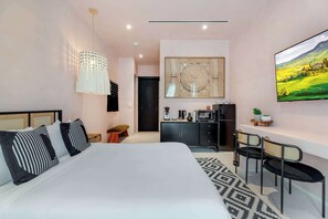 Desk, iron/ironing board, WiFi, bed sheets