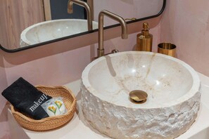 Shower, hair dryer, towels, shampoo