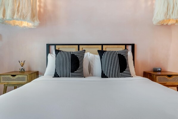 Desk, iron/ironing board, WiFi, bed sheets