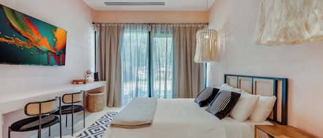 Skrivebord, strykejern/-brett, wi-fi og sengetøy