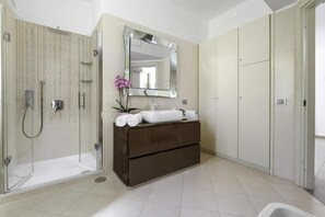 Bathroom - ROSE SORRENTO HOUSE (Sorrento)