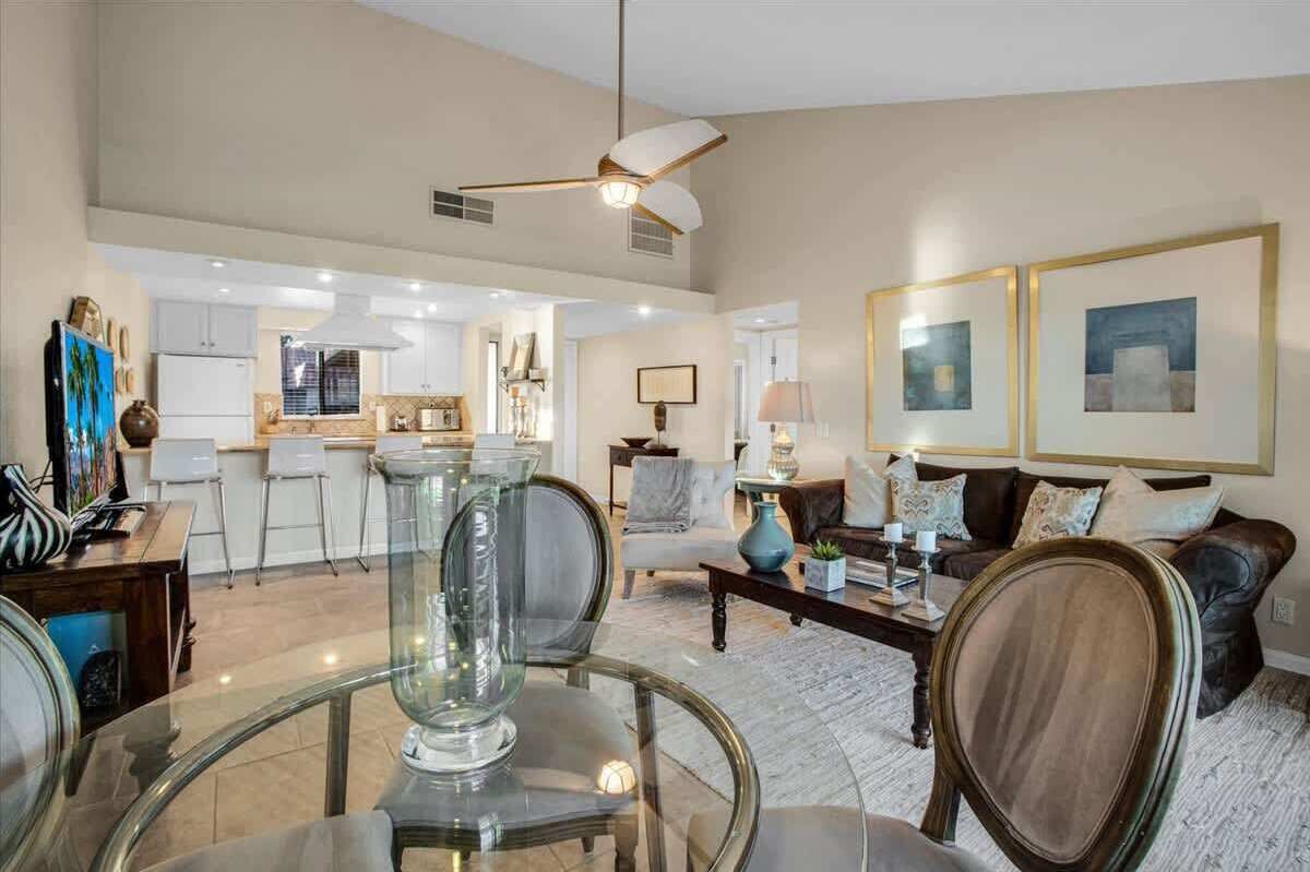 电视、壁炉、办公室