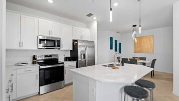 Fridge, microwave, stovetop, dishwasher