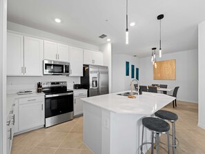 冷蔵庫、電子レンジ、コンロ、食器洗い機