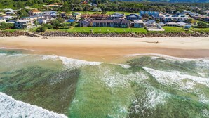 A coastal residential area with houses, a beach, and clear waters. - Absolute Beachfront Apartment 4T (Lennox Head)