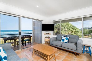 TV - Absolute Beachfront Apartment 4T (Lennox Head)